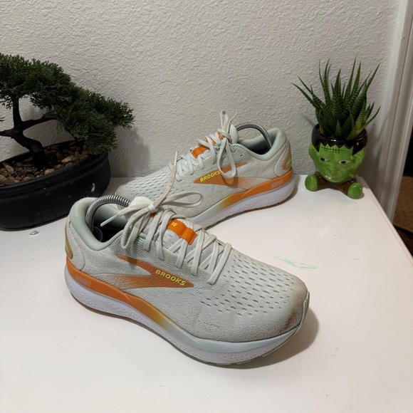 Brooks Ghost  16 Women's Athletic Shoes - Light Green and Orange like new - Picture 6 of 6